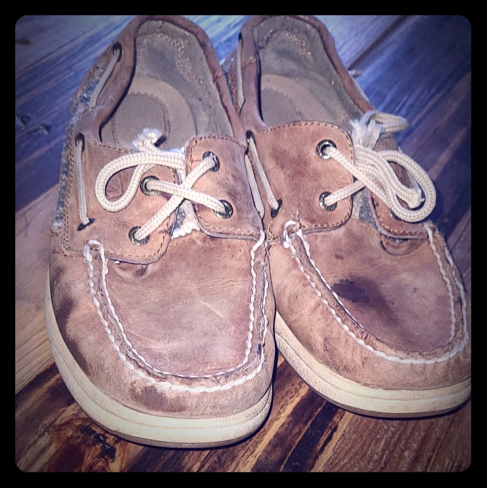 Ladies leopard Sperry shoes